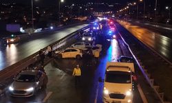 8 Araç Birbirine Girdi Trafik Kilitlendi: 4 Kişi Yaralandı