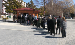 Ucuz Ekmek Uzun Kuyruk!