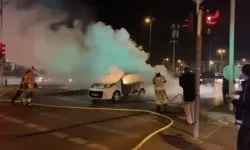 Seyir Halindeki Hafif Ticari Araç Alevlere Teslim Oldu