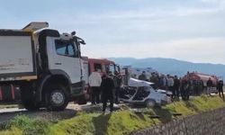 Kamyonla otomobil çarpıştı: Emre Kaya hayatını kaybetti, 2 yaralı