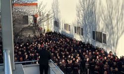 Kırşehir’de Petlas İşçileri Zam Oranına Tepki Gösterdi: Fabrika Önünde Sloganlar Yükseldi