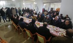 Yukarı Homurlu’da Türkmen ve Öz Aşireti Tek Sofrada: 500 Kişilik Dev İftar