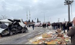 Kırmızı Işıkta Bekleyen Araçlara Kamyon Çarptı: 19 Yaralı