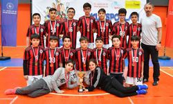 Ömer Halisdemir Ortaokulu Futsalda ambargo koydu