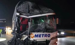 Otobüs ve Tır Çarpıştı: 11 Yaralı