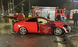 Otomobil ile hafif ticari araç çarpıştı: 2 kişi yaralandı