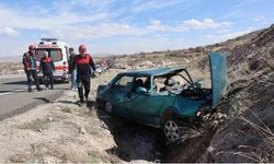 Refüje Çarpıp Karşı Şeride Geçen Araç Şarampole Devrildi