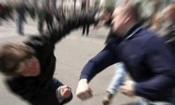 Sürücü Aracını Bırakıp Yayaya Saldırdı: Polis Şüpheliyi Arıyor!