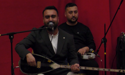 “Neden Sahne Almıyor?” Dediler… Tahir Uçar’dan Sahne Üstünde Yanıt