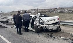 Tır, Arızalı Otomobile Çarptı: Salih K. Ağır Yaralı