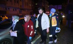 Üç Araç Çarpıştı, Trafik Kilitlendi: 2 Yaralı