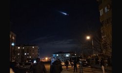 Kırşehir’de Gece Yarısı Şaşkınlığı: Mahalleli Gökyüzündeki Işığı Konuşuyor