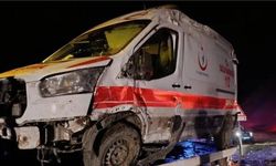 Ambulans devrildi: 5 yaralı