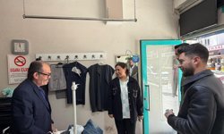 Başkan Ünsal’dan Esnaf Çıkartması: “Gönüllere Dokunmaya Devam Ediyoruz”