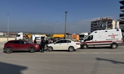 3 Araç Çarpıştı: 1 Yaralı