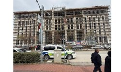 Kırşehir'de yine bir şahıs Hükümet Konağı'nın tepesine çıktı