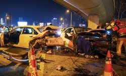 Emniyet şeridinde aracından inen sürücü hayatını kaybetti