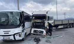 Fabrika İşçilerini Taşıyan Servis Kaza Yaptı: 12 Yaralı