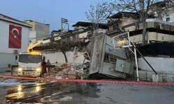 Freni Patlayan Kamyon Devrildi Okul Bahçesinde Can Pazarı