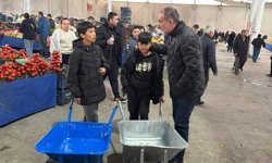 Mustafa Düger, Kırşehir'de çocukların hayat yükünü 1 günlüğüne omuzlarından aldı