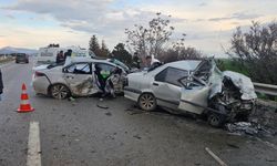 İki Otomobil Çarpıştı! 4 Ölü, 2 Yaralı