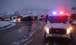 Trafik Felç: 10 Aracın Çarpıştığı Kazada 6 Kişi Yaralı