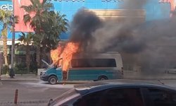 Cep Telefonu Kamerasına Yansıyan Dolmuş Yangını