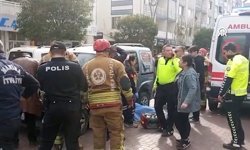 Motosikletli genç kız aracın altında kaldı