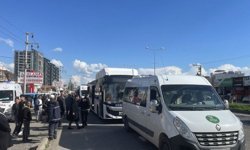 Otobüs ile Öğrenci Servisi Çarpıştı, 3 Kişi Hastaneye Kaldırıldı