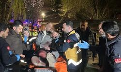 Parkta bıçaklı kavga: 3 kişi yaralı