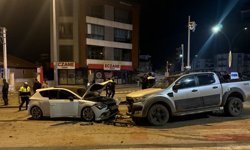 Pikap ve Otomobil Çarpıştı: 6 Yaralı