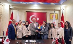 Kırşehir’de öğrencilerden Şehitler Haftası’na anlamlı ziyaret