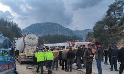 Tarım işçilerini taşıyan minibüs kazasında 7 kişi öldü