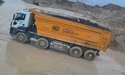 Kamyon Uçuruma Yuvarlandı: Sürücü Öldü