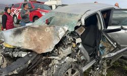 Tır ile otomobil çarpıştı: 2 yaralı