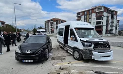 Okul Servisi Kaza Yaptı: 10 Öğrenci Yaralı