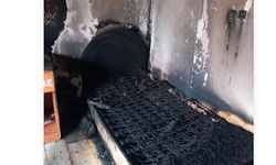 Yıldırım evin çatısına düştü, yangın çıktı!