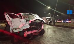 Zincirleme kaza: 5 yaralı, yol meyve doldu