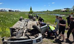 Araç Şarampole Devrildi, Yaralılar İtfaiye ile Kurtarıldı