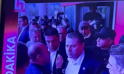 CHP Genel Merkezi’nde Gergin Gece: Baran Genç Özgür Özel’in Yanındaydı