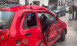 Halk Otobüsü ile Otomobil Çarpıştı: 5 Yaralı