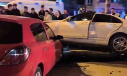 İki Otomobil Çarpıştı: 3 Yaralı!