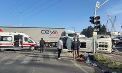 İşçi Servisi ile Tır Çarpıştı: 8 Yaralı