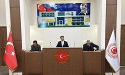 Kamil Avşaroğlu İlk Meclis Toplantısını Yönetti: “Önce Hizmet”