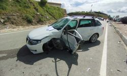 Kavşakta çarpışma: 1 ölü, 2 yaralı