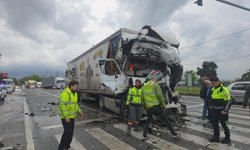Trafik Işıklarında Facia: Tır Tankere Çarptı