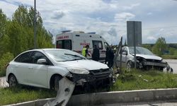 Kontrolden Çıkan Araçlar Çarpıştı: 2 Yaralı