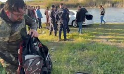 Kırşehir’de Kesikköprü’ye düşen otomobil vatandaşların yardımıyla çıkarıldı