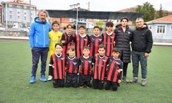 Minik Kramponlar, seriye bağladı: 4-0
