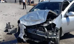 Kavşakta çarpışma: 1 kişi yaralandı